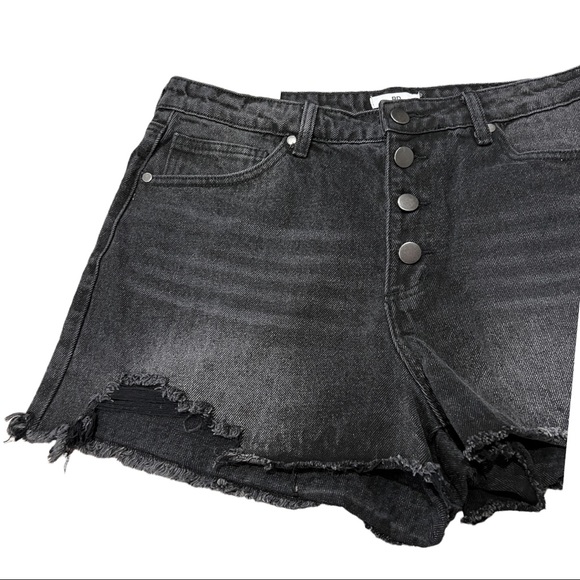 BP Exposed Button High Waist Cutoff Shorts in Black (31) - Picture 4 of 11